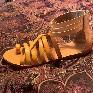 Women sandal size 8
